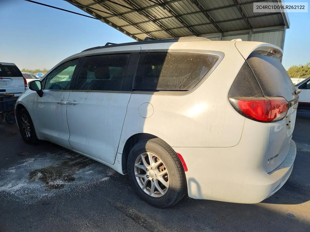 2020 CHRYSLER VOYAGER VIN 2C4RC1DG9LR262122 — фото 2