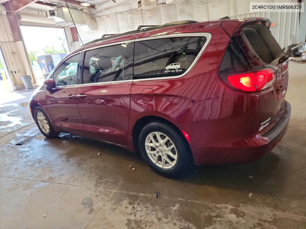 2021 CHRYSLER VOYAGER VIN 2C4RC1DG1MR506329 — фото 2