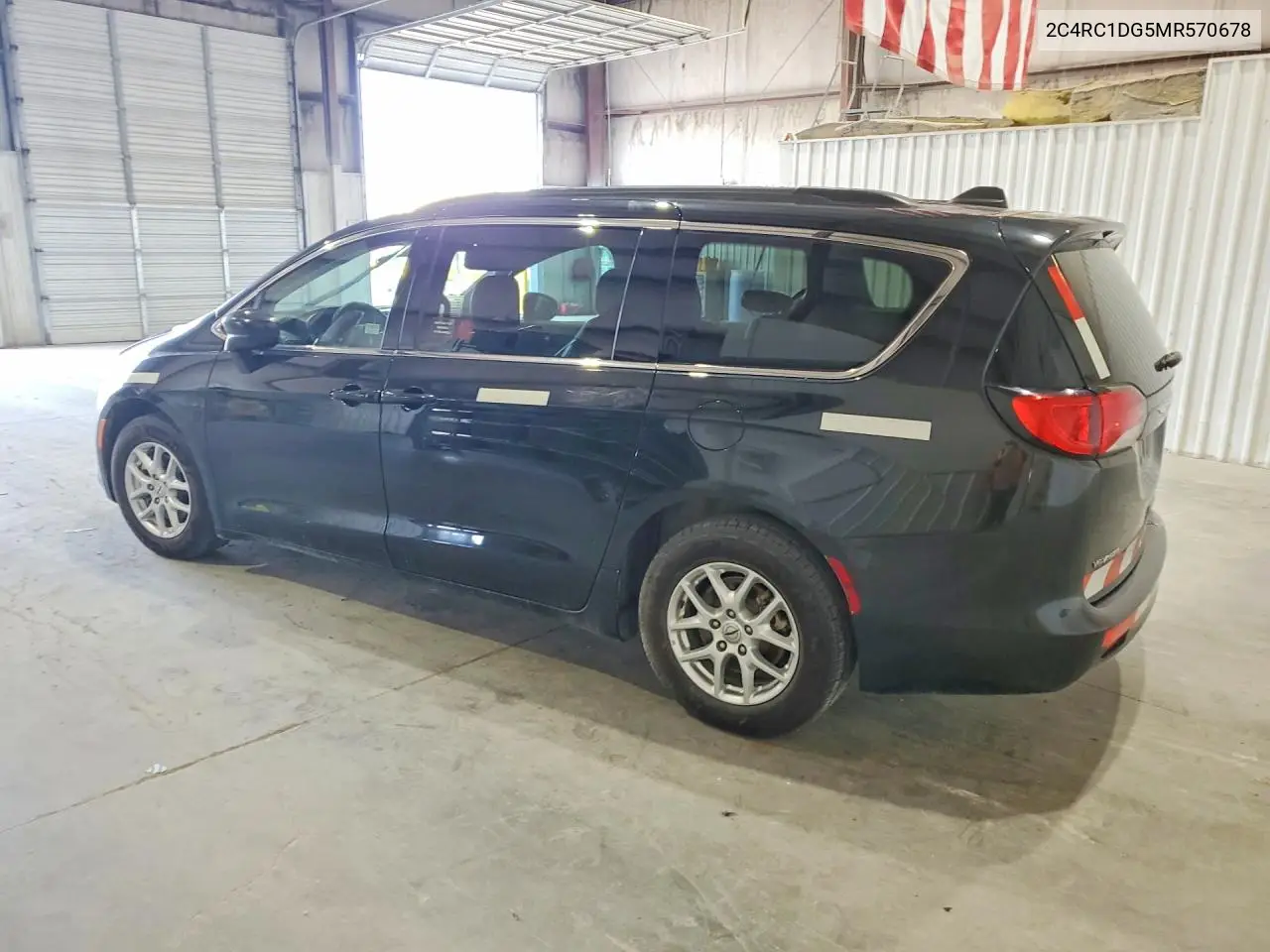 2021 CHRYSLER VOYAGER VIN 2C4RC1DG5MR570678 — фото 2