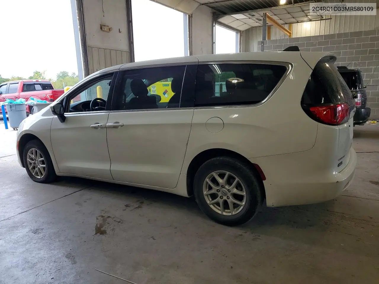 2021 CHRYSLER VOYAGER VIN 2C4RC1CG3MR580109 — фото 2