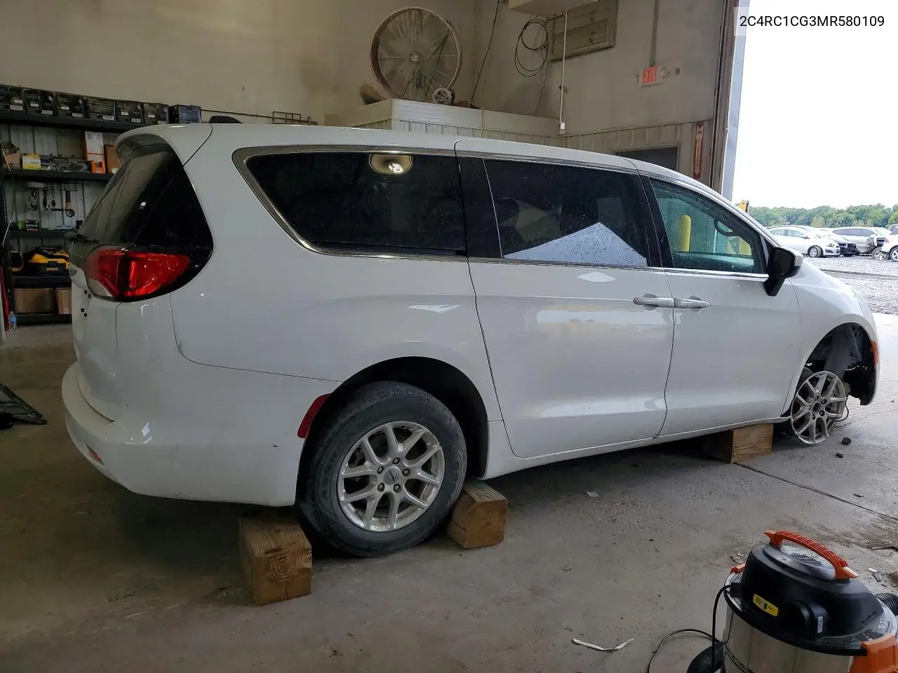2021 CHRYSLER VOYAGER VIN 2C4RC1CG3MR580109 — фото 3