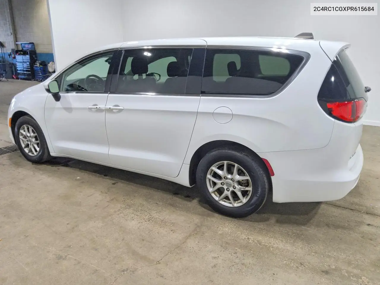 2023 CHRYSLER VOYAGER VIN 2C4RC1CGXPR615684 — фото 2