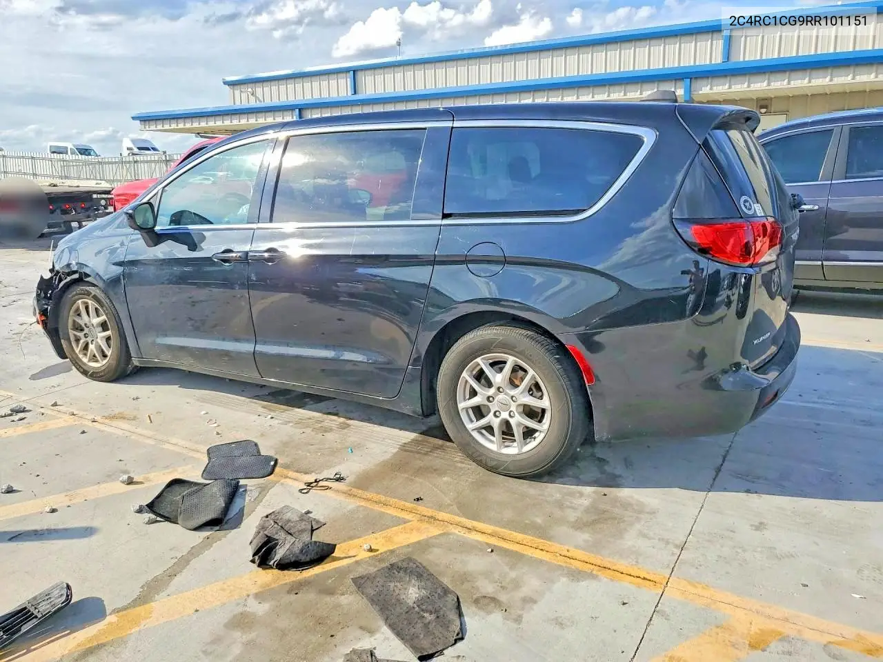 2024 CHRYSLER VOYAGER VIN 2C4RC1CG9RR101151 — фото 2