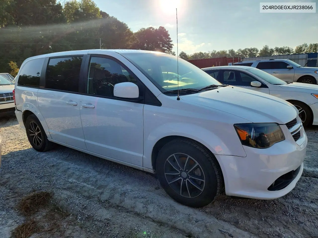 2018 DODGE CARAVAN VIN 2C4RDGEGXJR238066 — фото 4