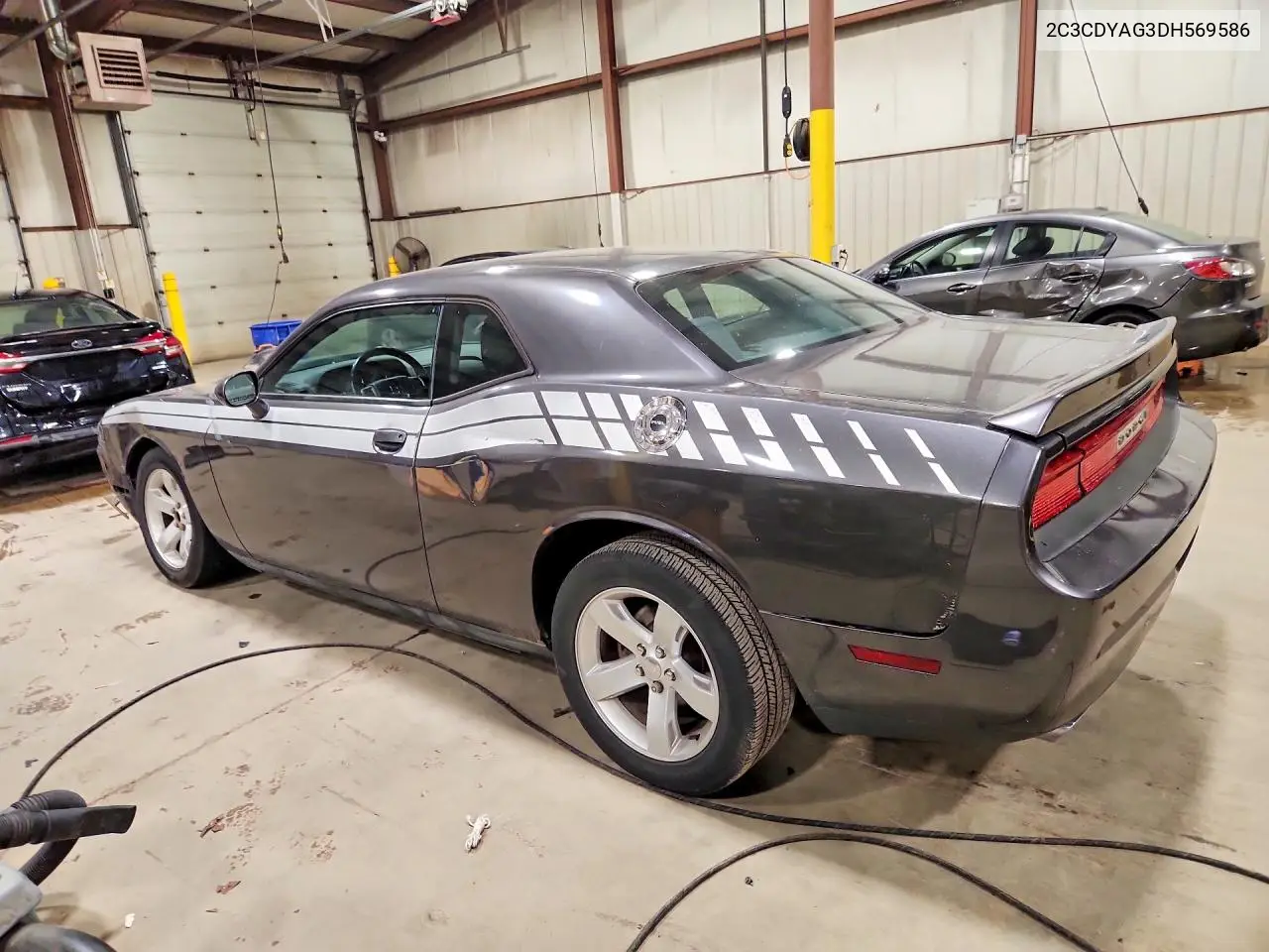 2013 DODGE CHALLENGER VIN 2C3CDYAG3DH569586 — фото 2