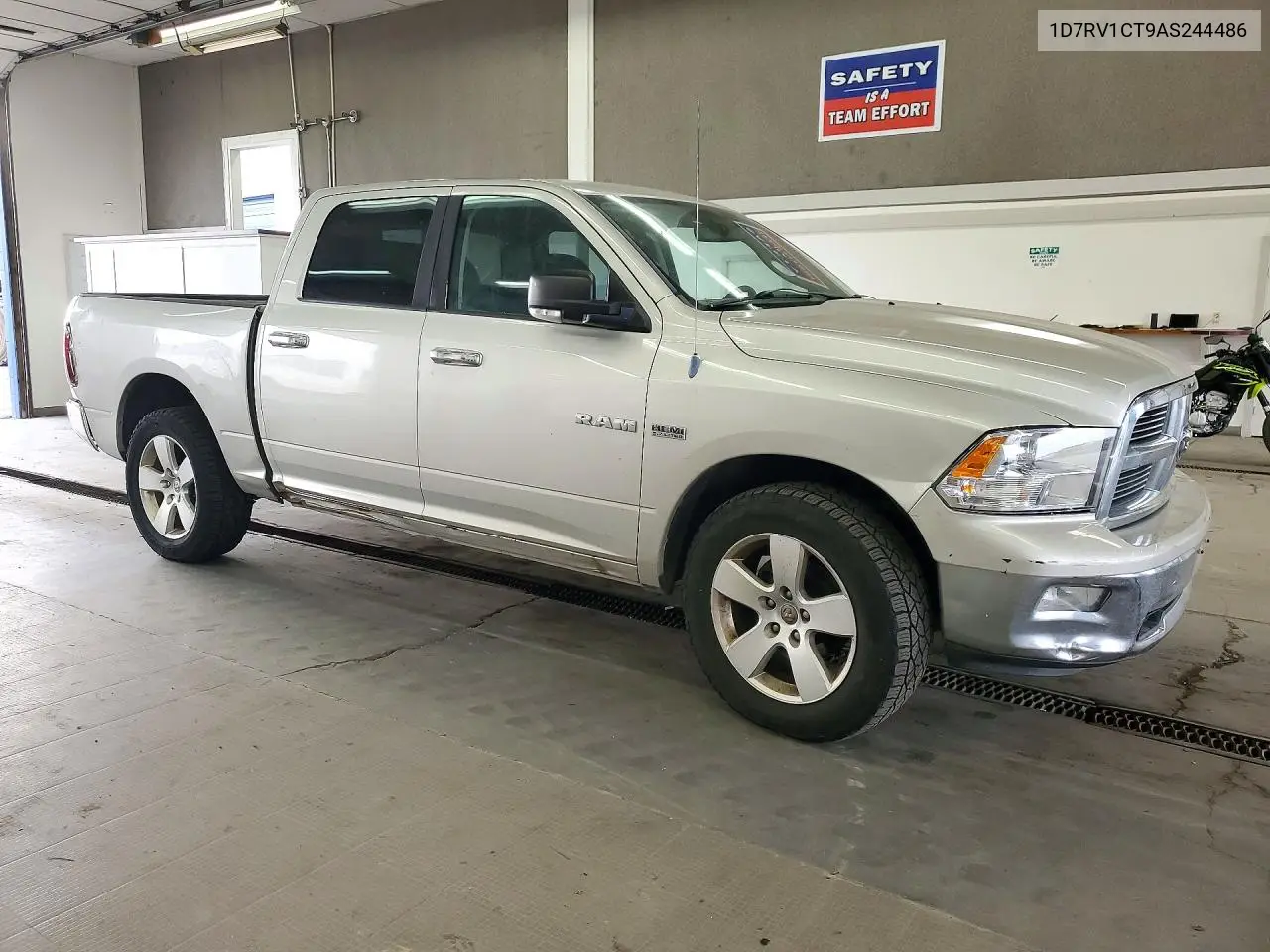 2010 DODGE RAM VIN 1D7RV1CT9AS244486 — фото 4