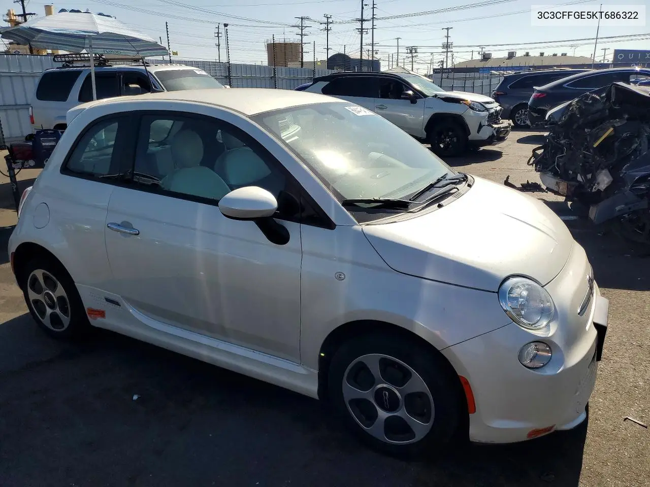 2019 FIAT 500 VIN 3C3CFFGE5KT686322 — фото 4