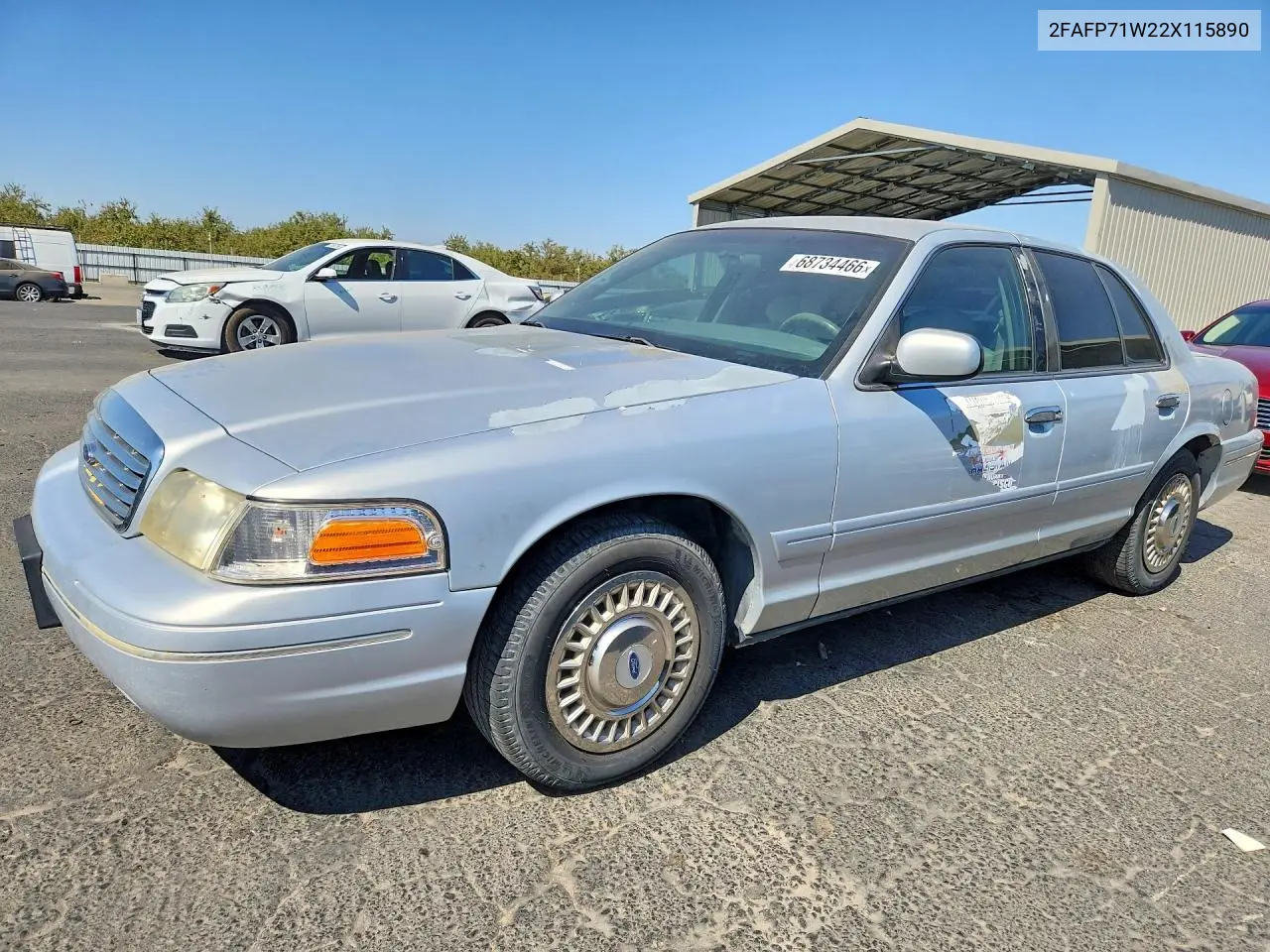 FORD CROWN VICTORIA 2002, VIN 2FAFP71W22X115890