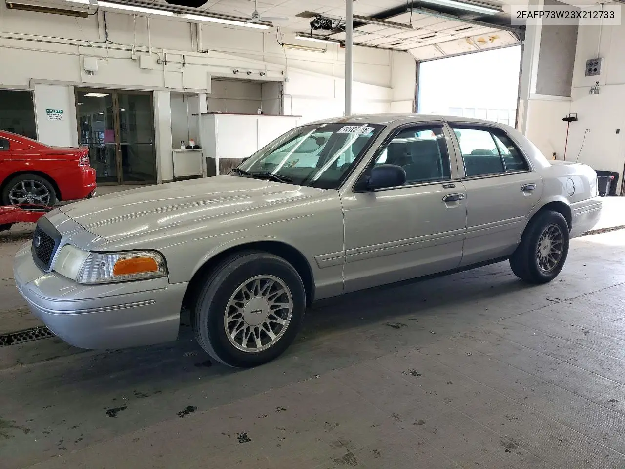 FORD CROWN VICTORIA 2003, VIN 2FAFP73W23X212733
