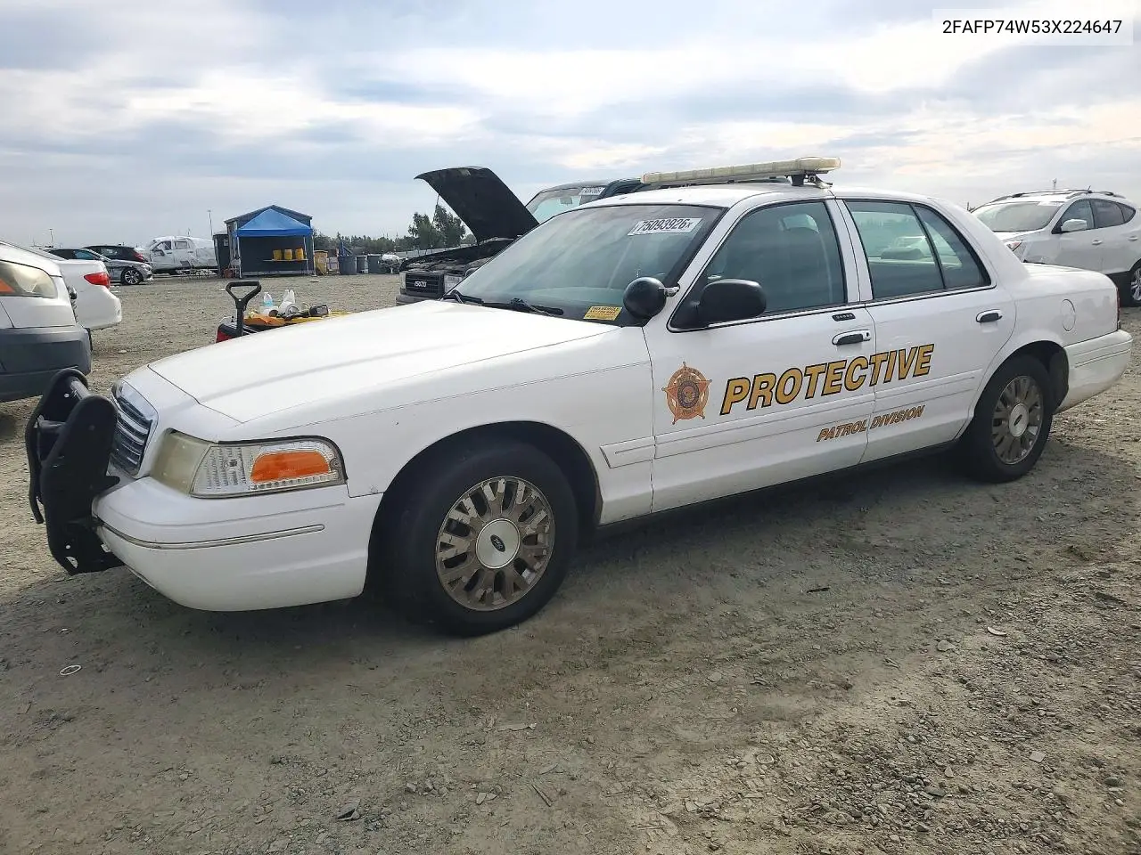 FORD CROWN VICTORIA 2003, VIN 2FAFP74W53X224647