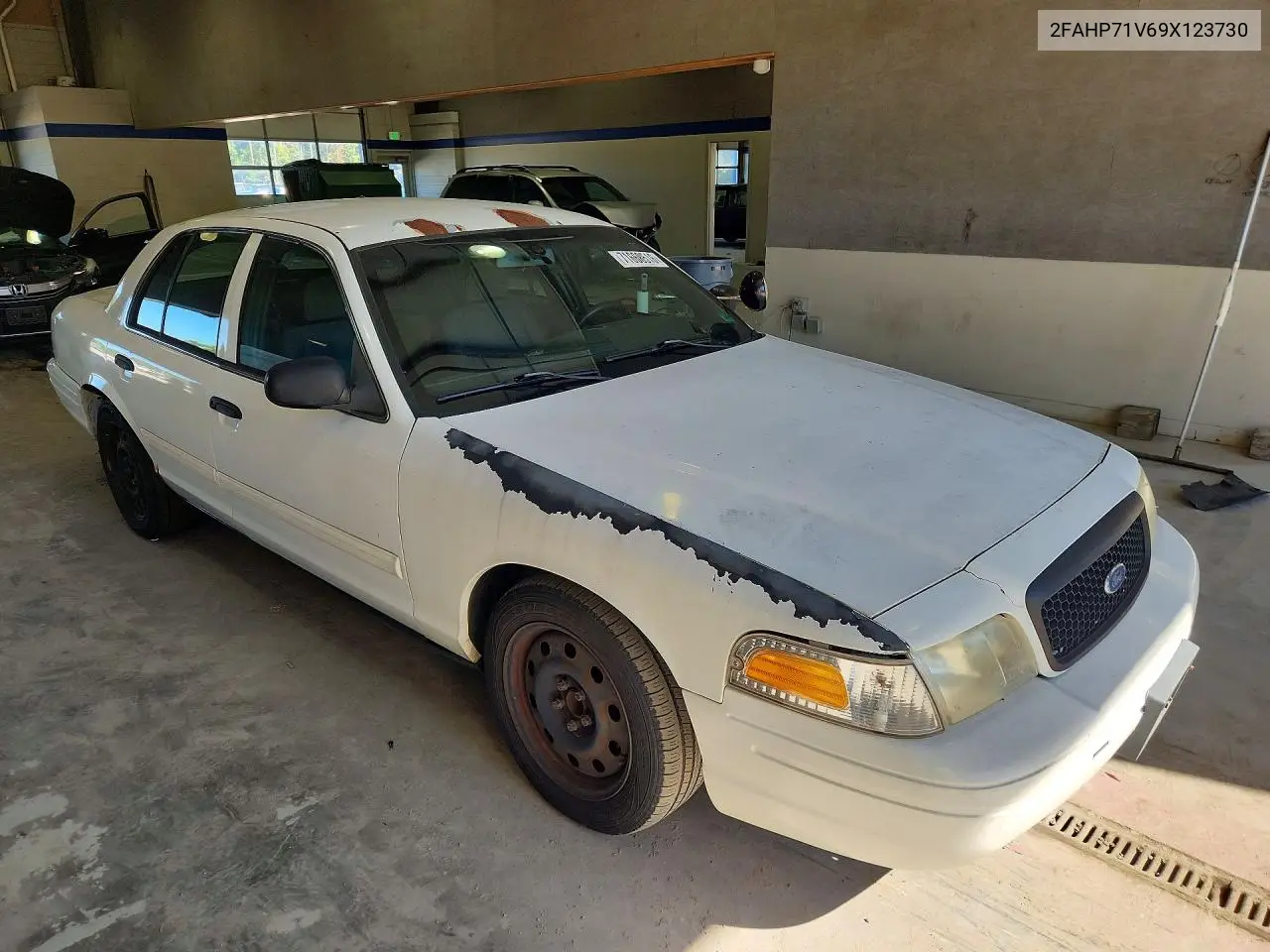 2009 FORD CROWN VICTORIA VIN 2FAHP71V69X123730 — фото 4