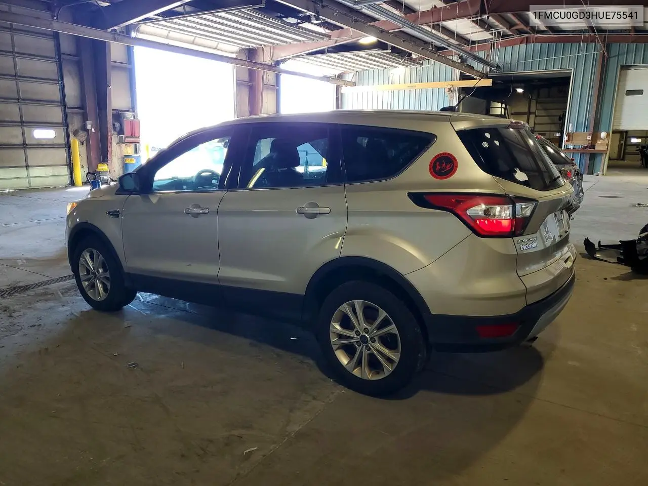 2017 FORD ESCAPE VIN 1FMCU0GD3HUE75541 — фото 2