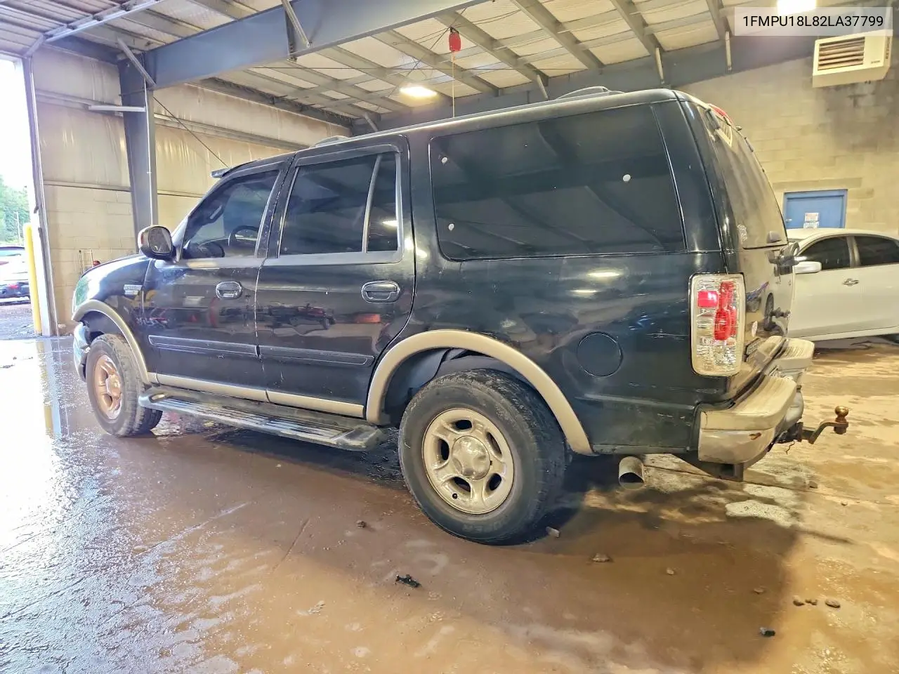 FORD EXPEDITION 2002, VIN 1FMPU18L82LA37799