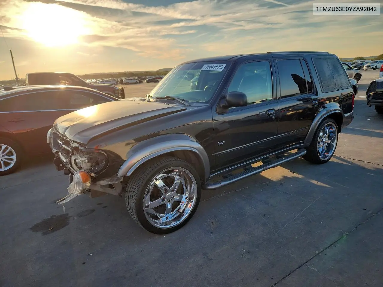 FORD EXPLORER 2000, VIN 1FMZU63E0YZA92042