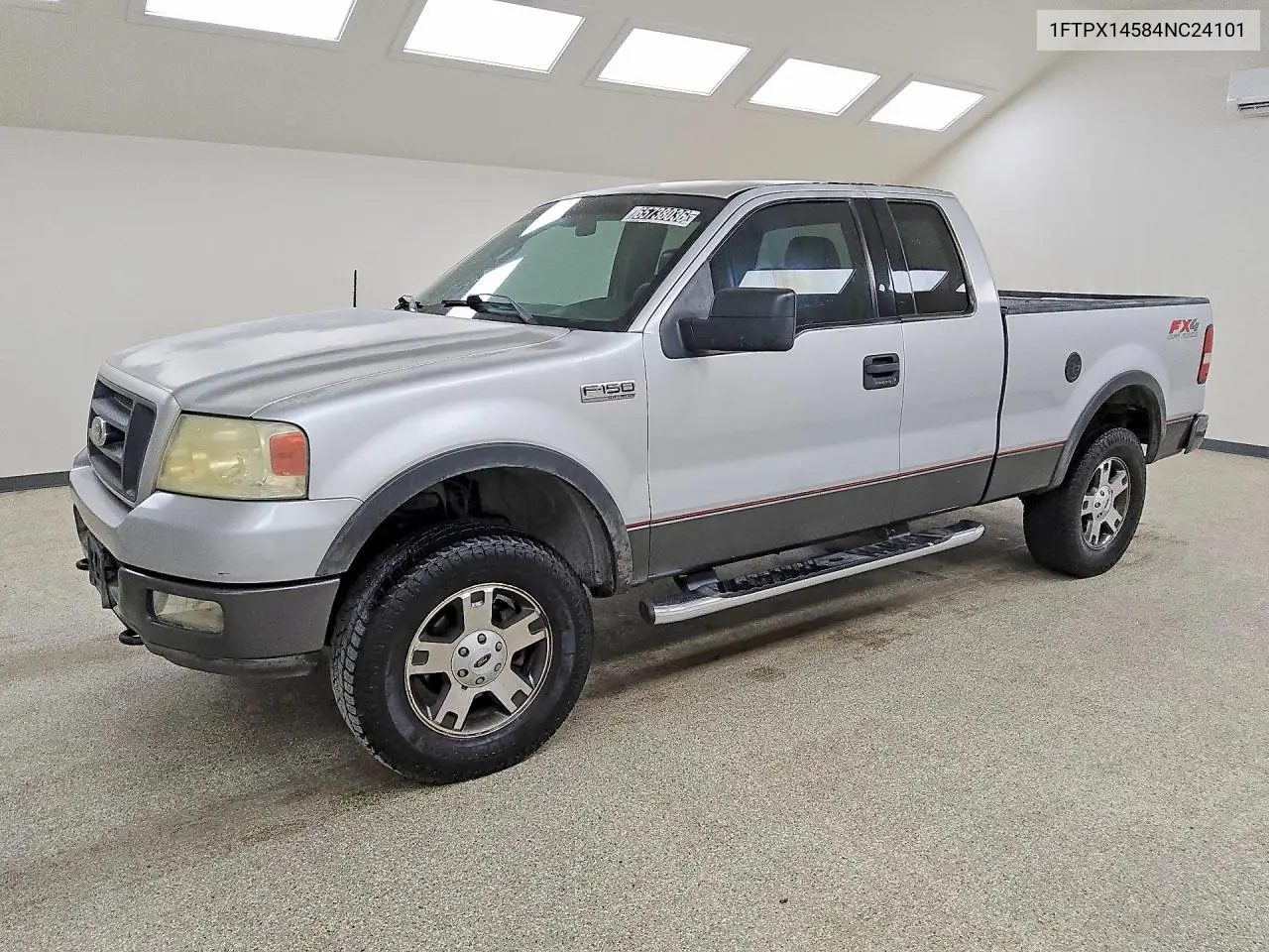 FORD F-150 2004, VIN 1FTPX14584NC24101