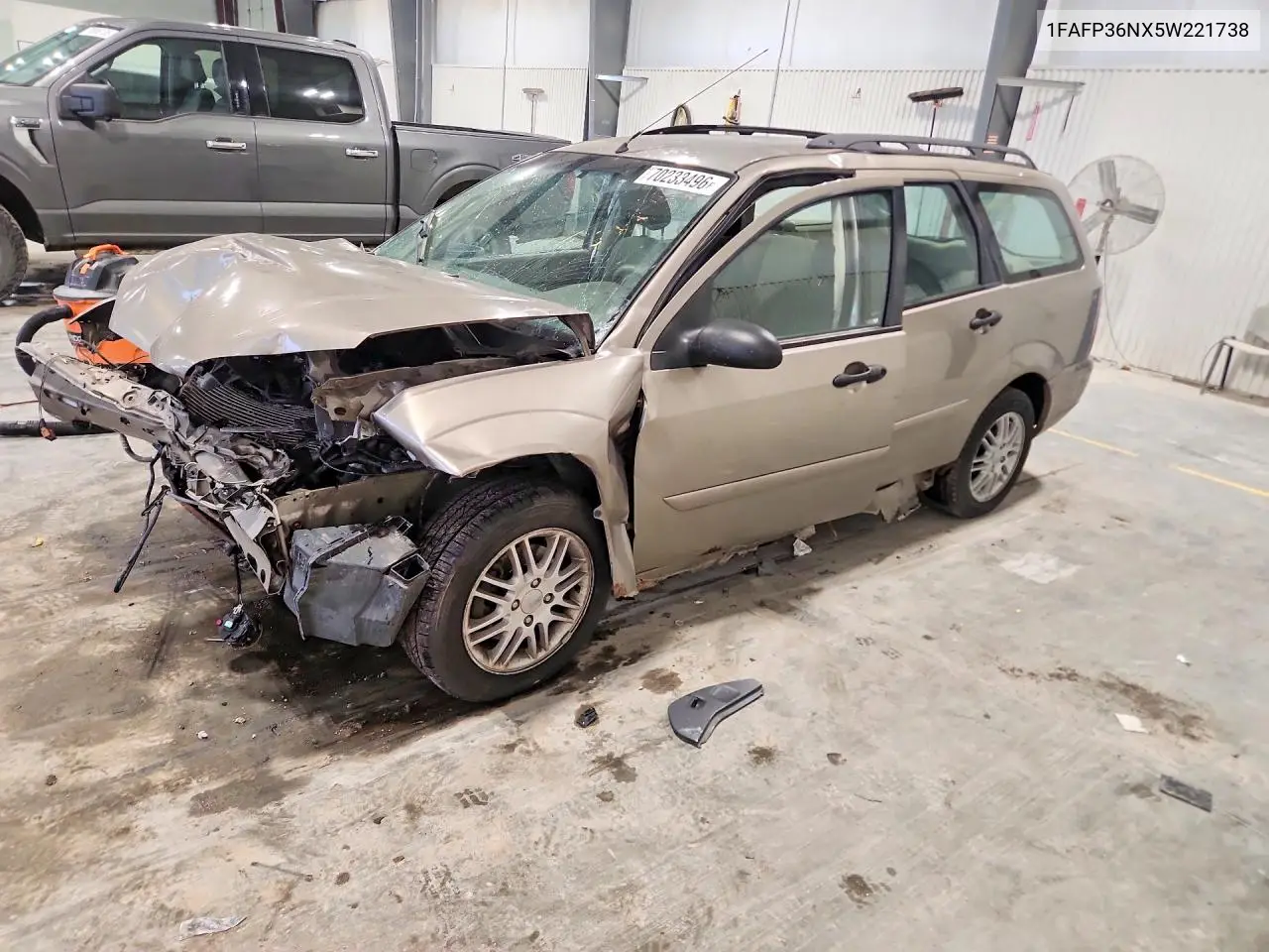 FORD FOCUS 2005, VIN 1FAFP36NX5W221738