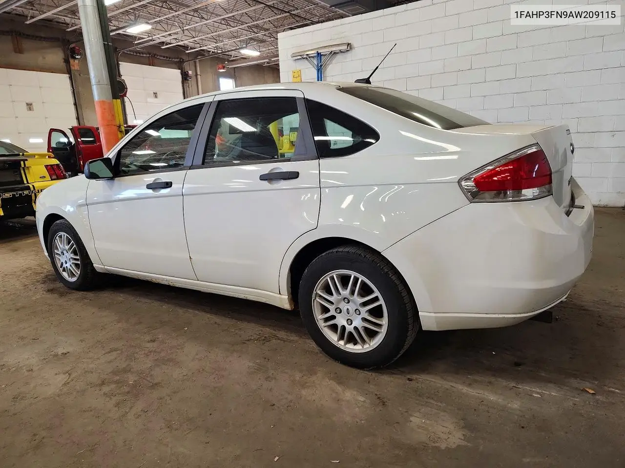2010 FORD FOCUS VIN 1FAHP3FN9AW209115 — фото 2