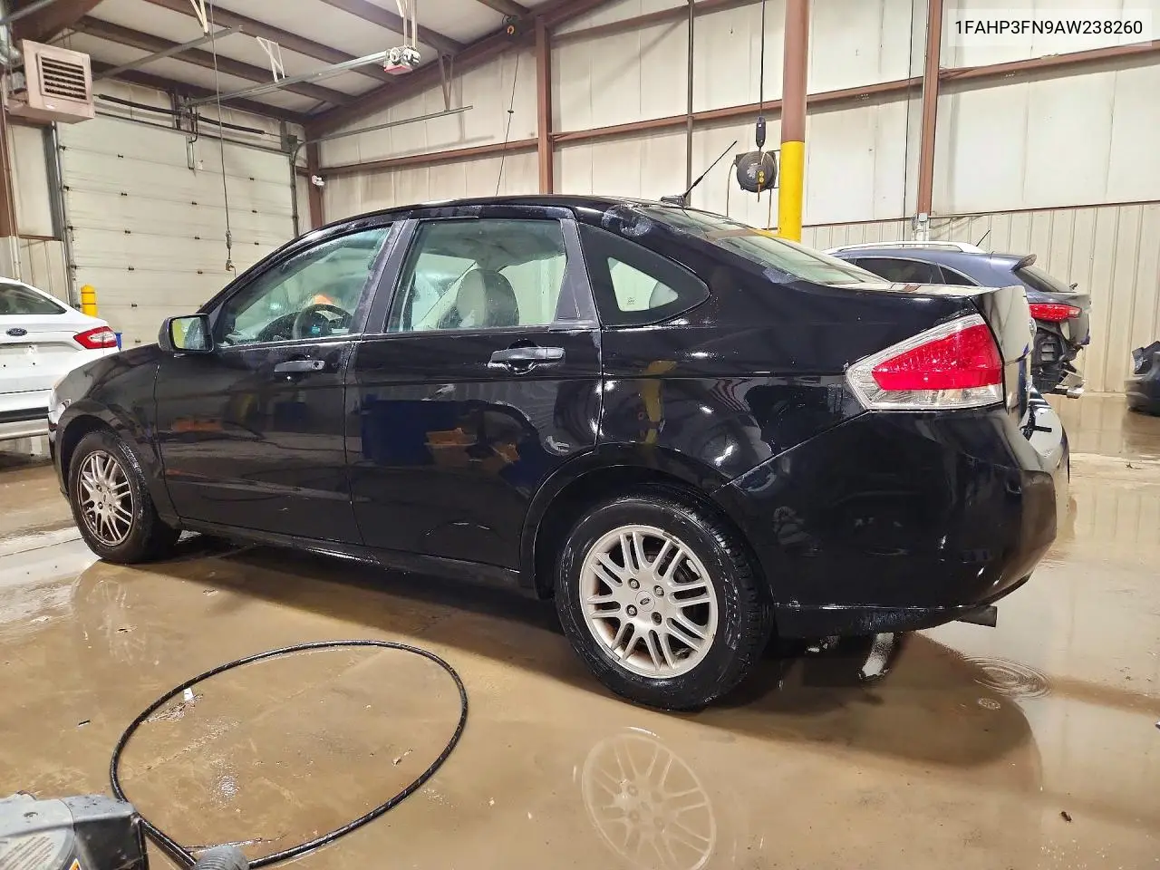 2010 FORD FOCUS VIN 1FAHP3FN9AW238260 — фото 2