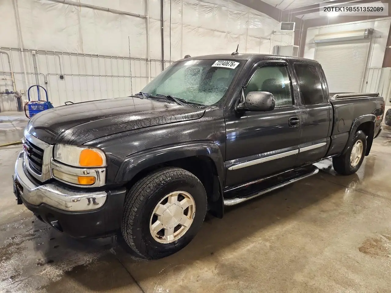 GMC SIERRA 2005, VIN 2GTEK19B551352089
