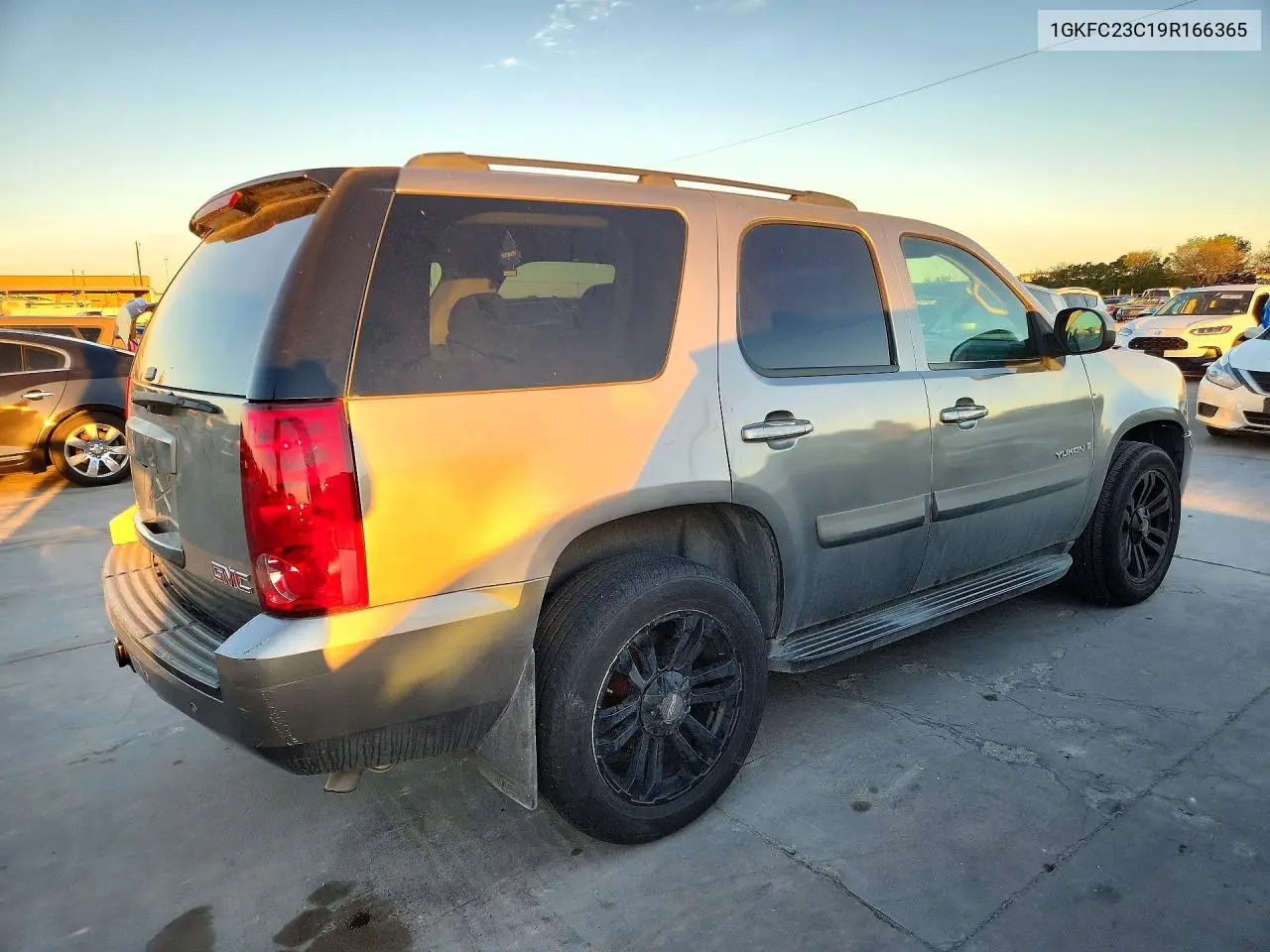 2009 GMC YUKON VIN 1GKFC23C19R166365 — фото 3