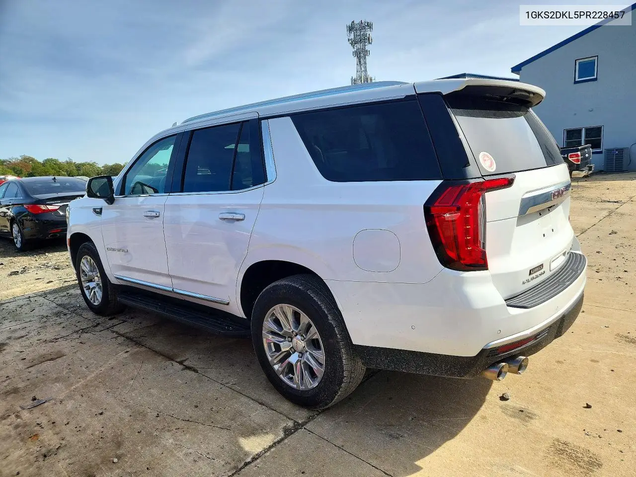 2023 GMC YUKON VIN 1GKS2DKL5PR228457 — фото 2