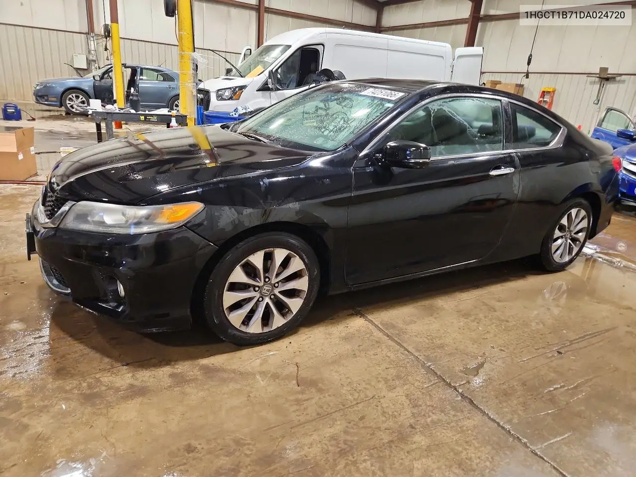 HONDA ACCORD 2013, VIN 1HGCT1B71DA024720