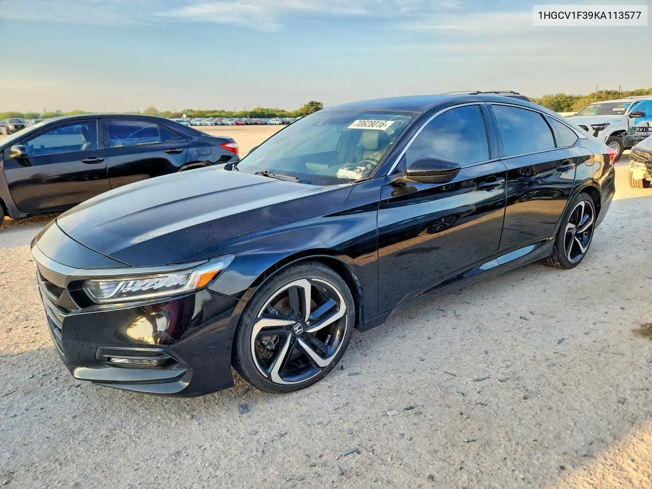 HONDA ACCORD 2019, VIN 1HGCV1F39KA113577