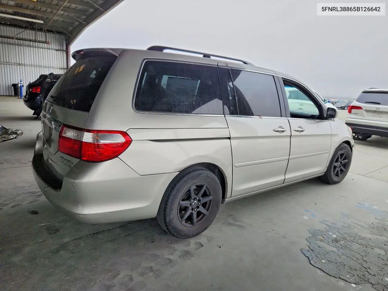 2005 HONDA ODYSSEY VIN 5FNRL38865B126642 — фото 3
