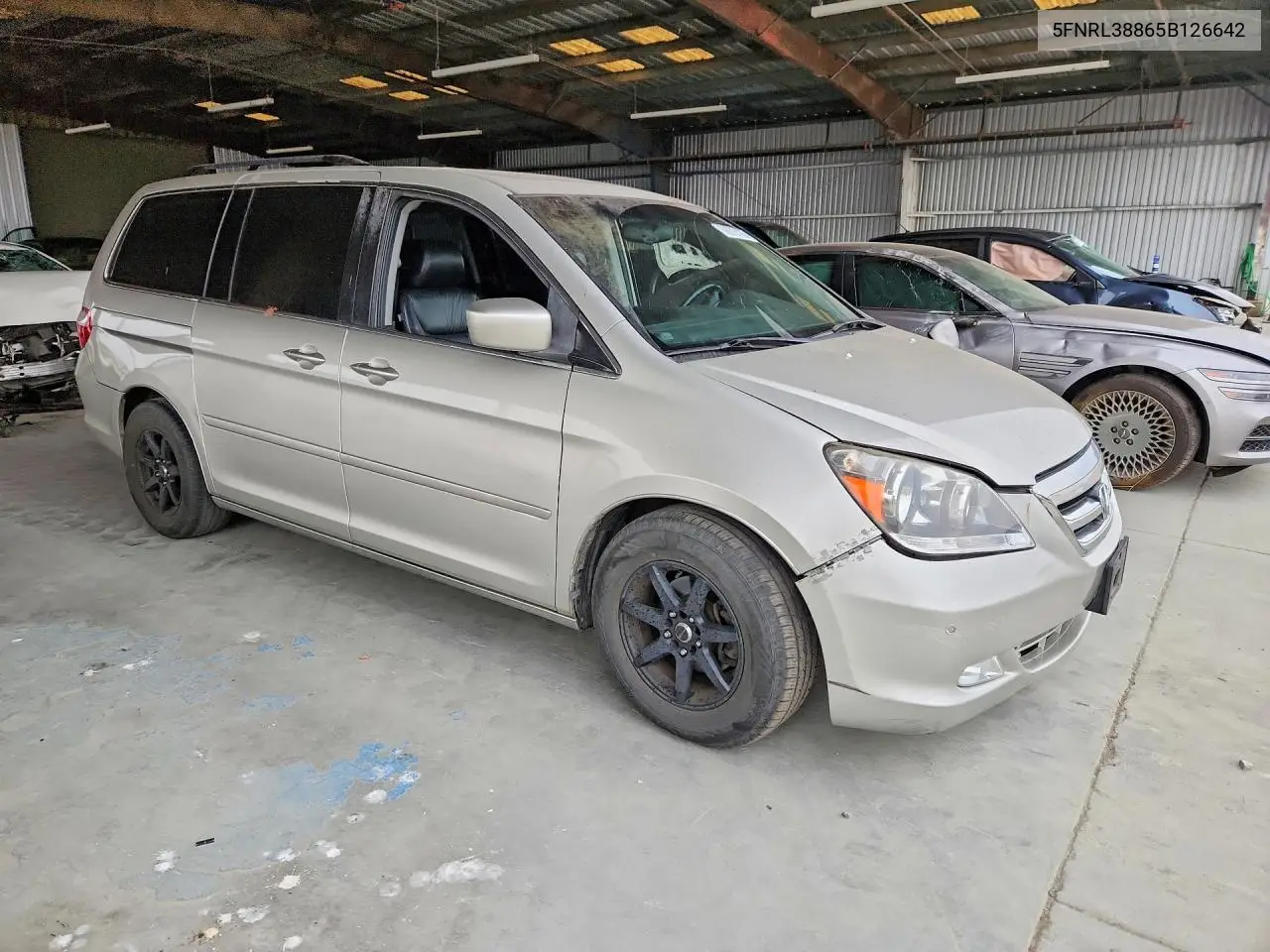 2005 HONDA ODYSSEY VIN 5FNRL38865B126642 — фото 4