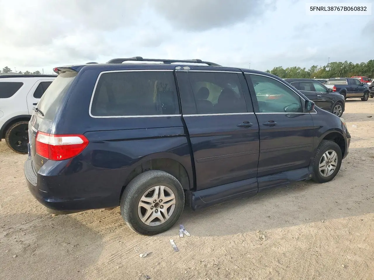 2007 HONDA ODYSSEY VIN 5FNRL38767B060832 — фото 3