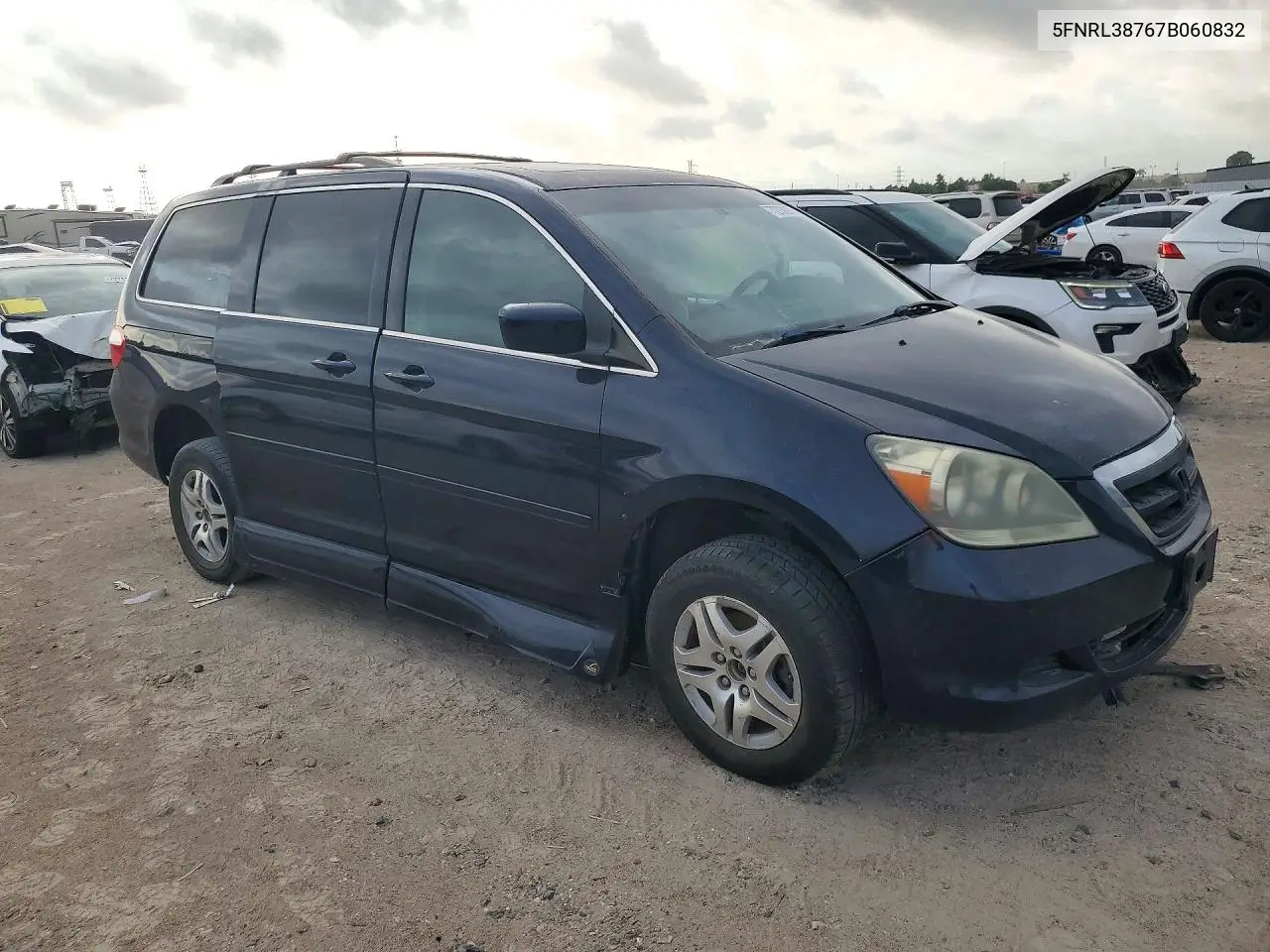 2007 HONDA ODYSSEY VIN 5FNRL38767B060832 — фото 4