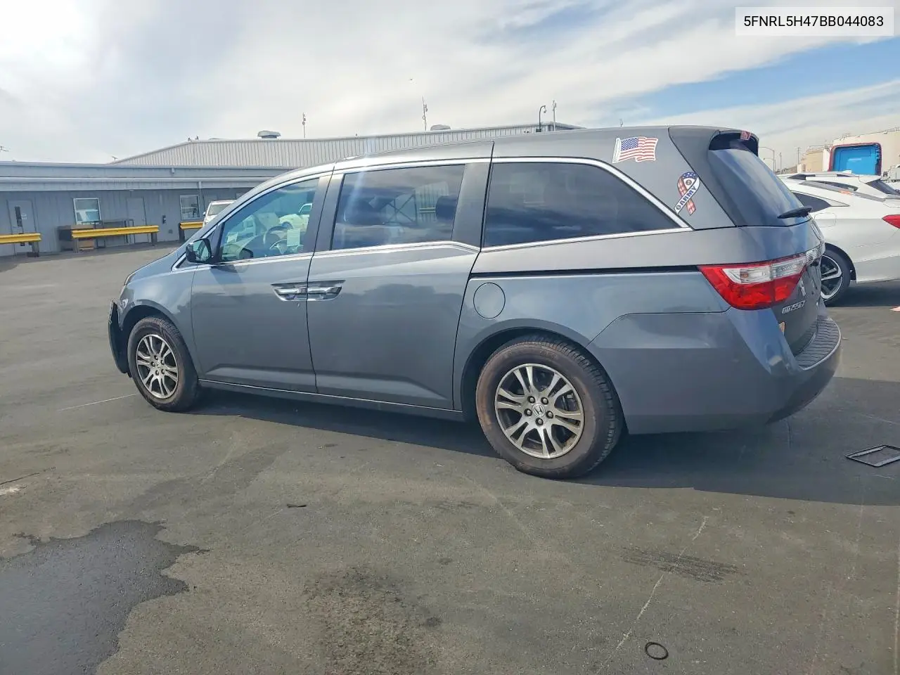 2011 HONDA ODYSSEY VIN 5FNRL5H47BB044083 — фото 2