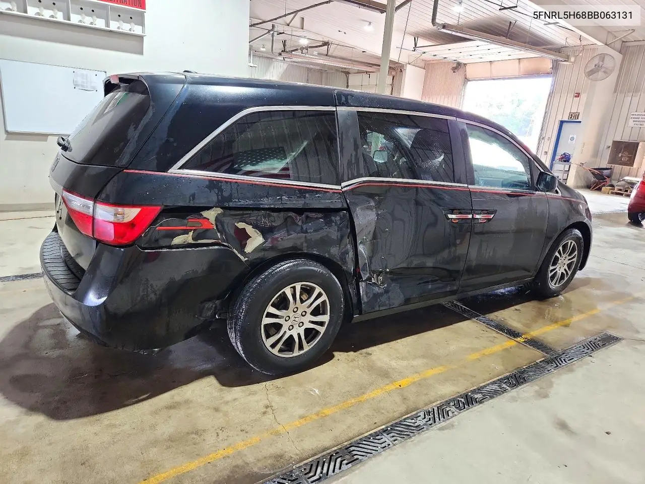 2011 HONDA ODYSSEY VIN 5FNRL5H68BB063131 — фото 3