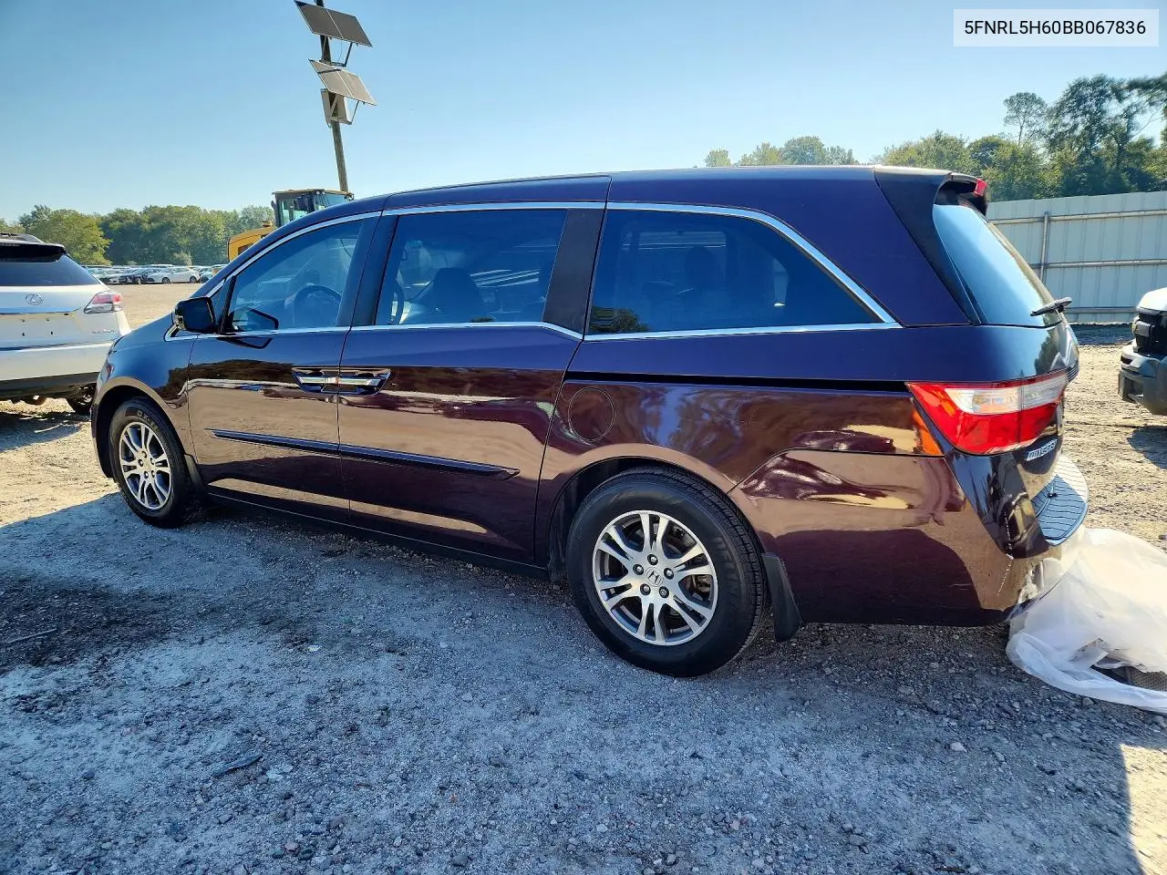 2011 HONDA ODYSSEY VIN 5FNRL5H60BB067836 — фото 2