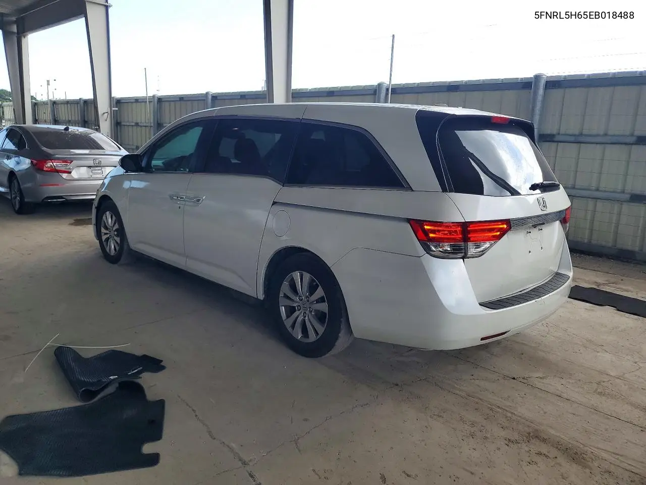 2014 HONDA ODYSSEY VIN 5FNRL5H65EB018488 — фото 2