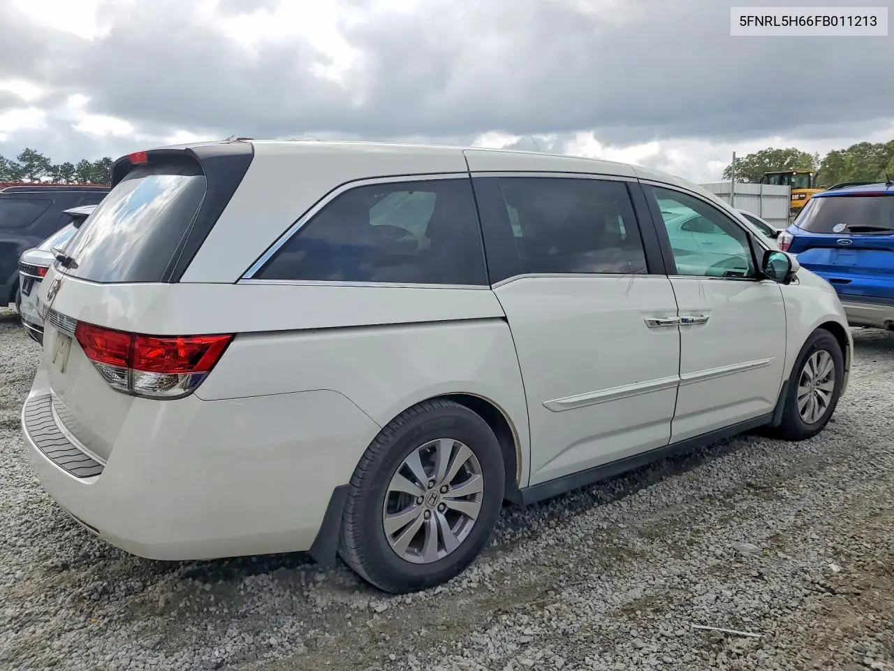 2015 HONDA ODYSSEY VIN 5FNRL5H66FB011213 — фото 3