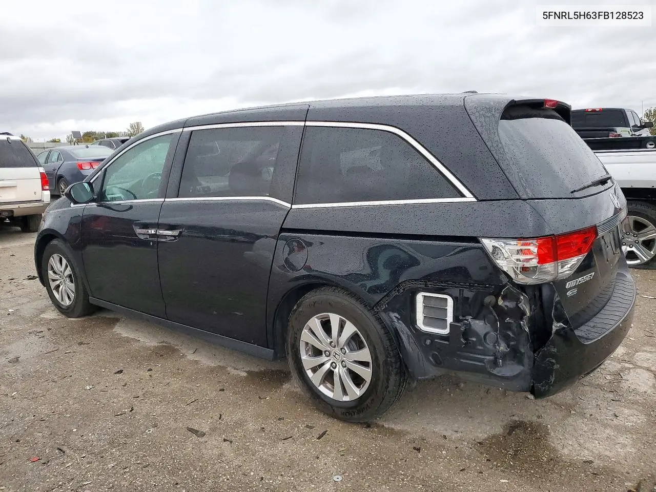 2015 HONDA ODYSSEY VIN 5FNRL5H63FB128523 — фото 2