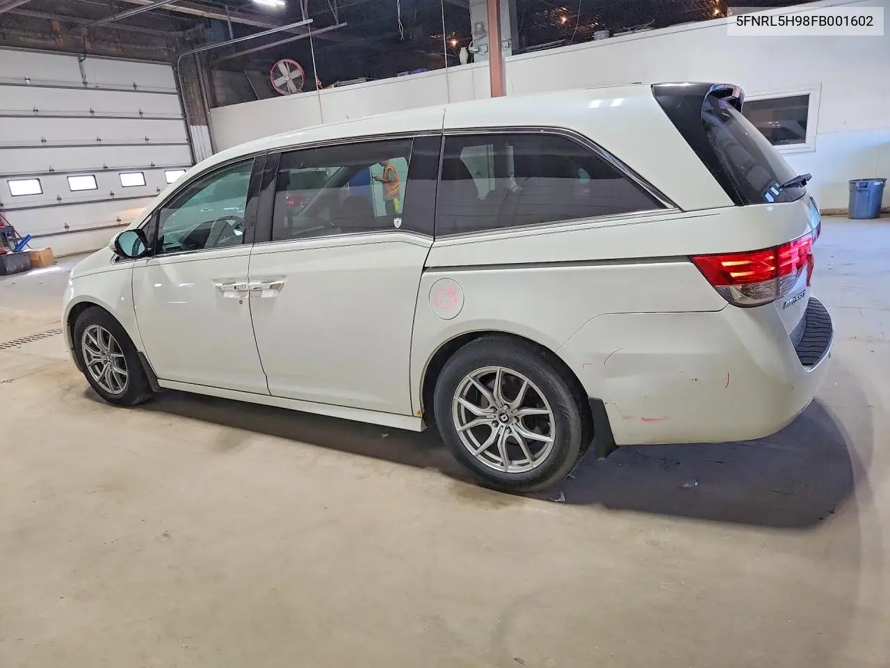2015 HONDA ODYSSEY VIN 5FNRL5H98FB001602 — фото 2