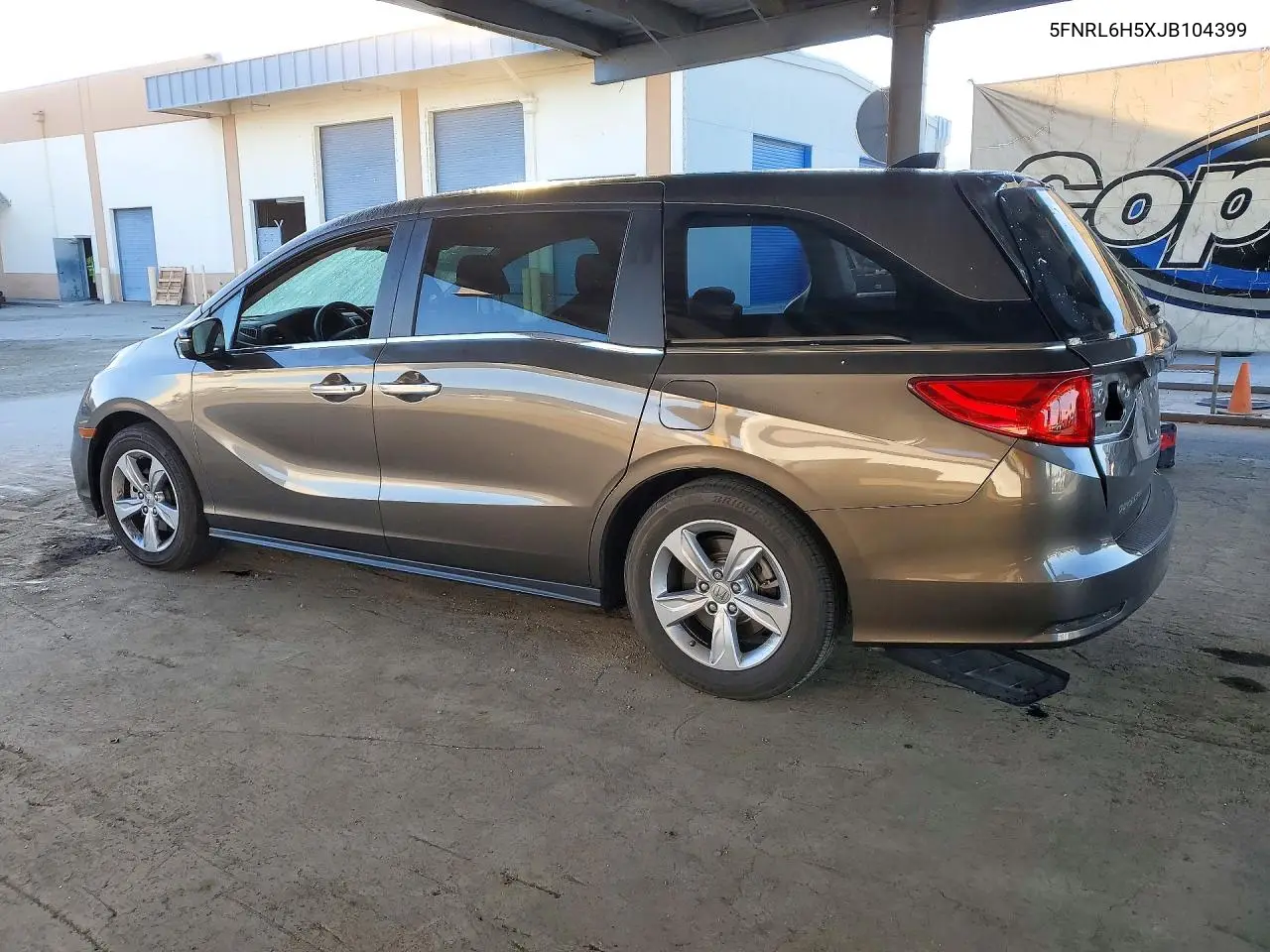 2018 HONDA ODYSSEY VIN 5FNRL6H5XJB104399 — фото 2
