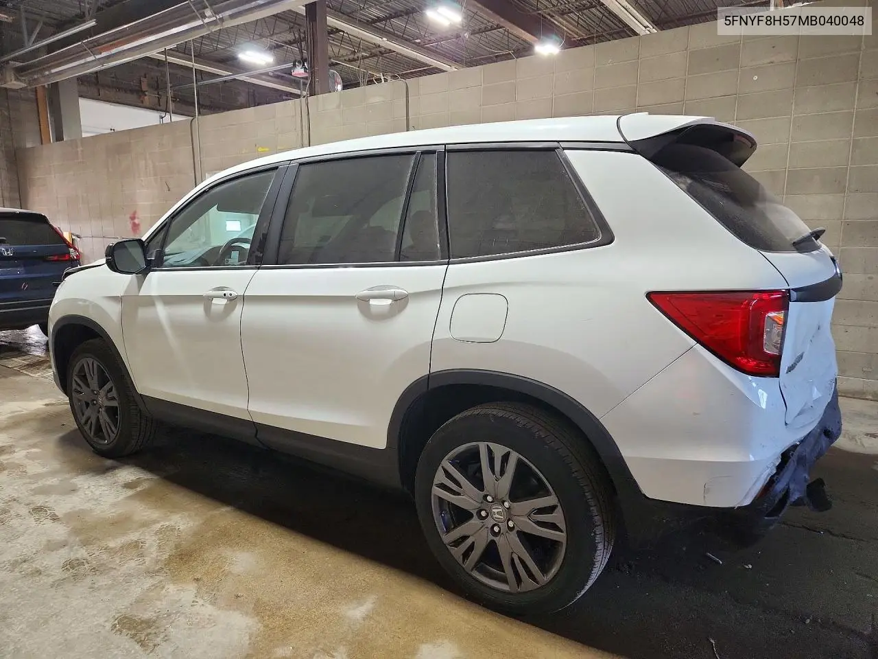 2021 HONDA PASSPORT VIN 5FNYF8H57MB040048 — фото 2