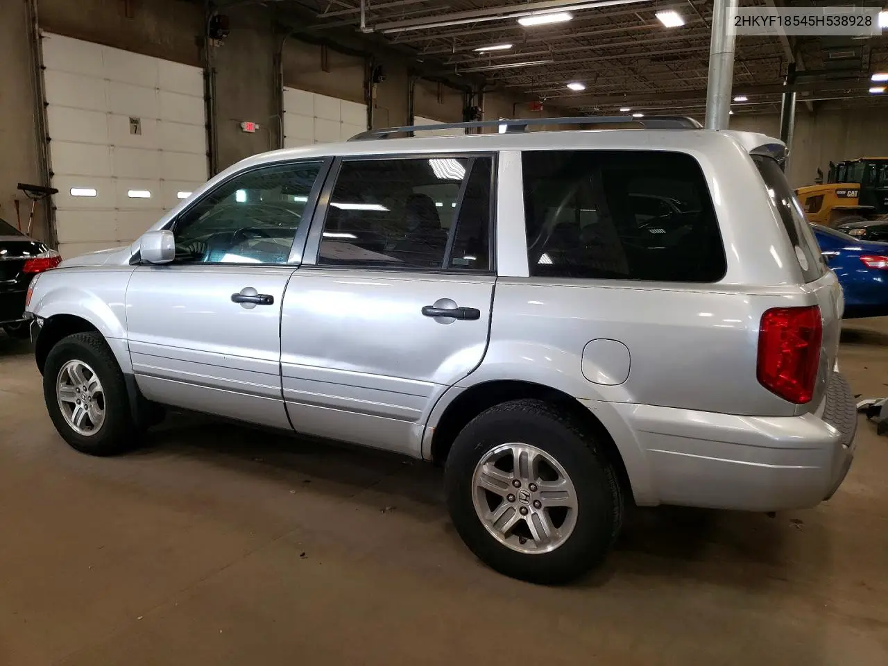 2005 HONDA PILOT VIN 2HKYF18545H538928 — фото 2
