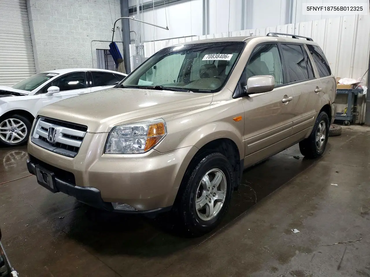 HONDA PILOT 2006, VIN 5FNYF18756B012325