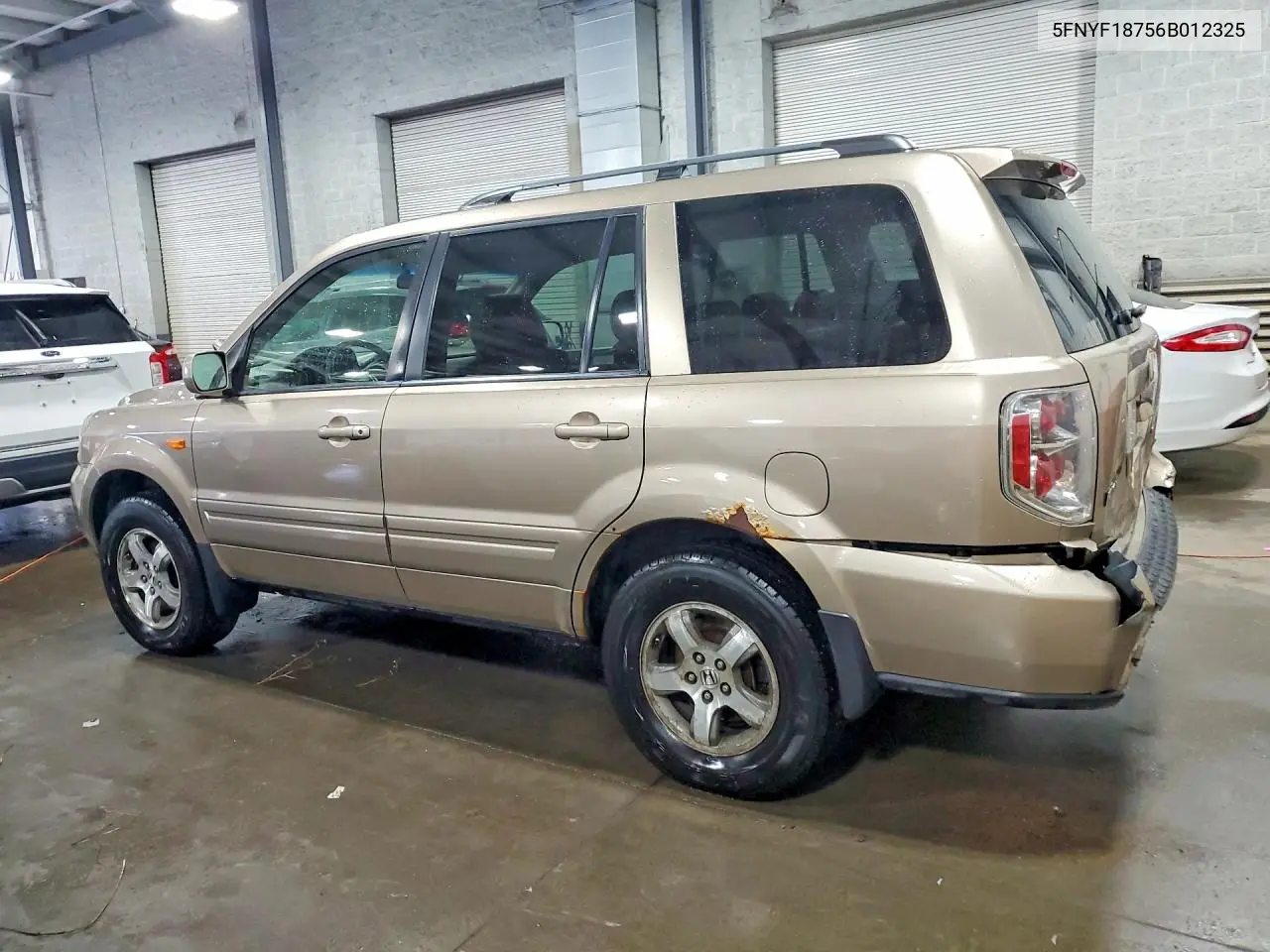 2006 HONDA PILOT VIN 5FNYF18756B012325 — фото 2