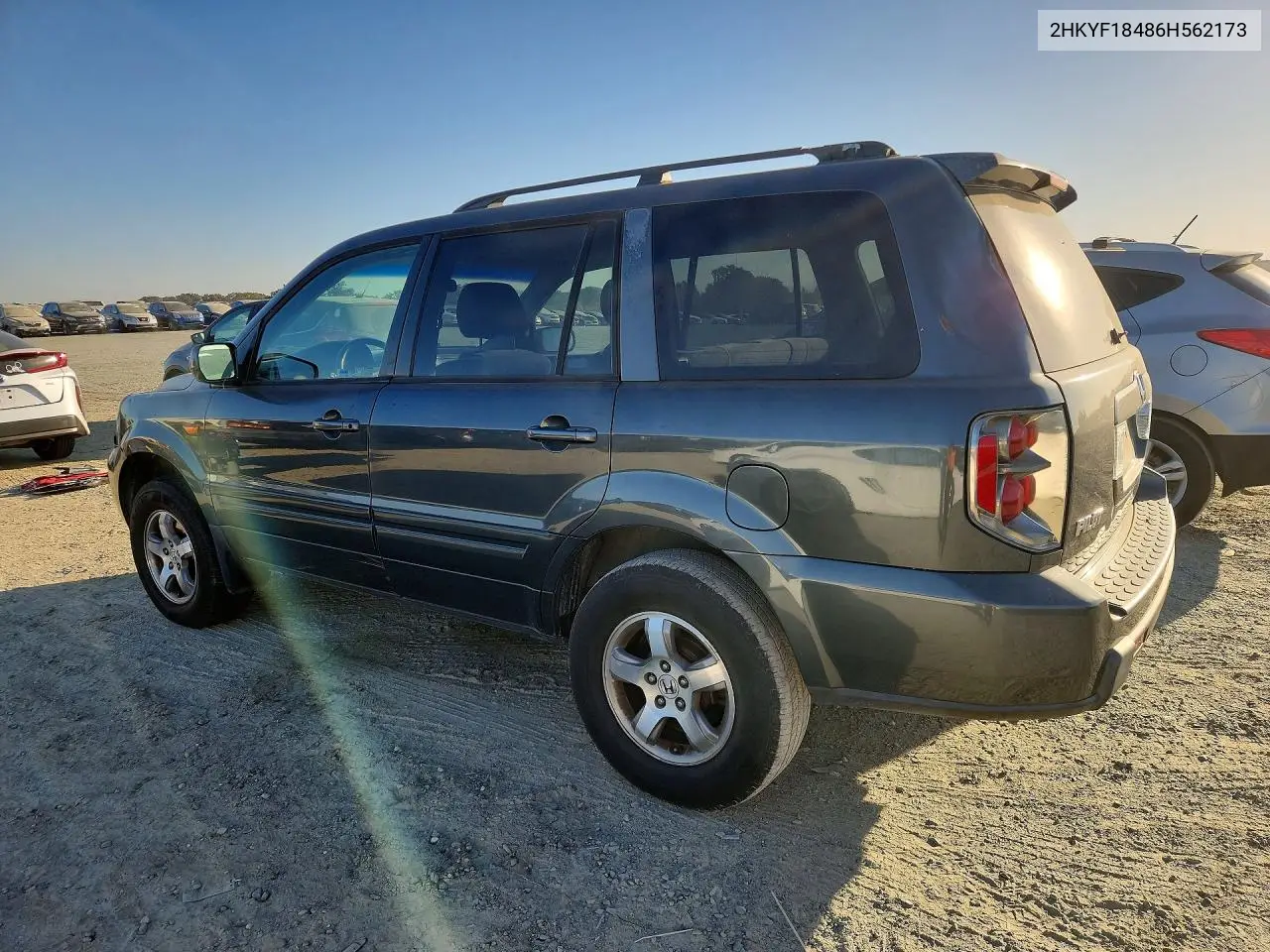 2006 HONDA PILOT VIN 2HKYF18486H562173 — фото 2