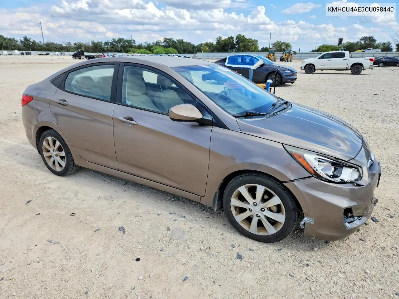 2012 HYUNDAI ACCENT VIN KMHCU4AE5CU098440 — фото 4