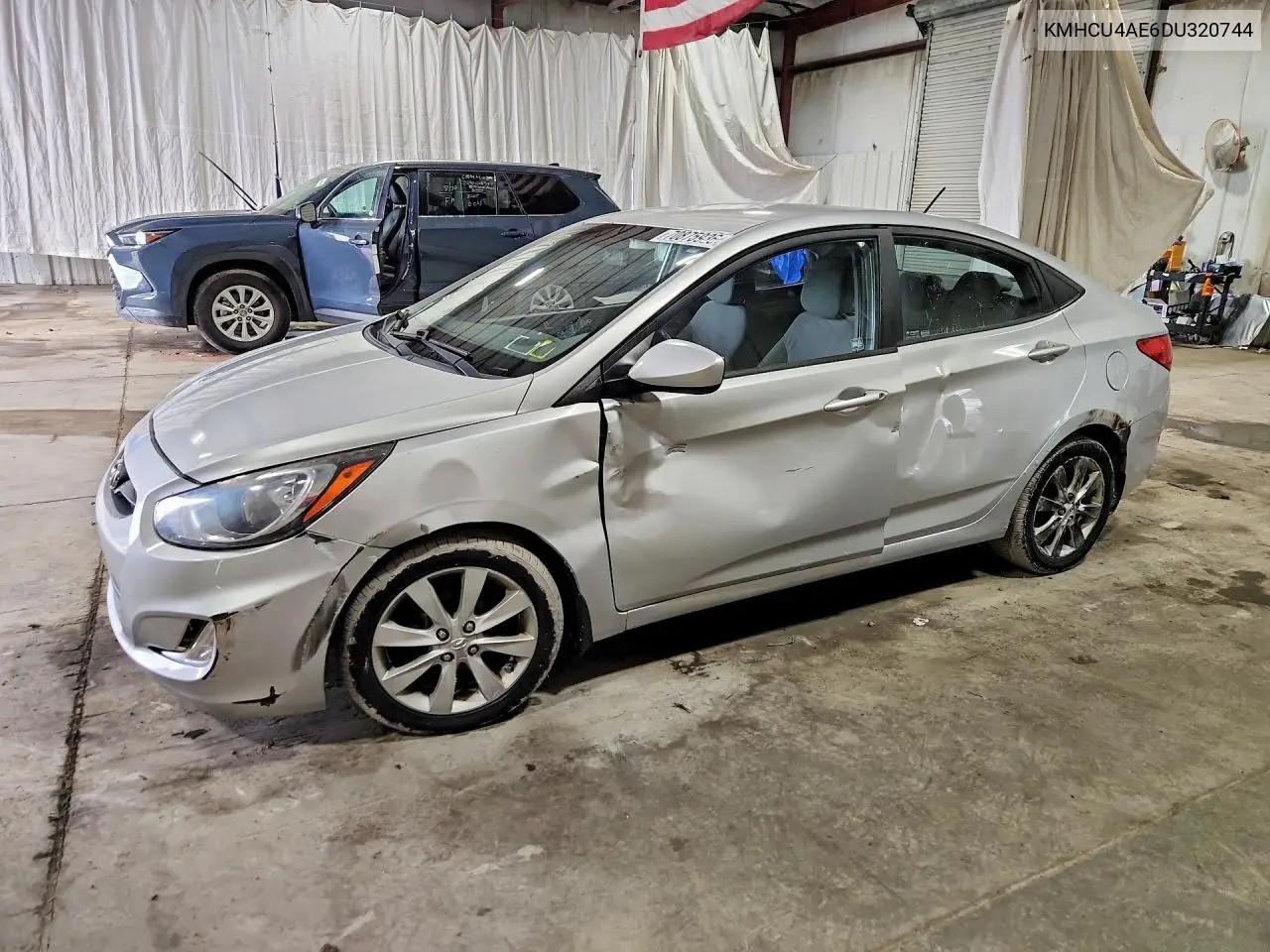 2013 HYUNDAI ACCENT VIN KMHCU4AE6DU320744 — фото 4