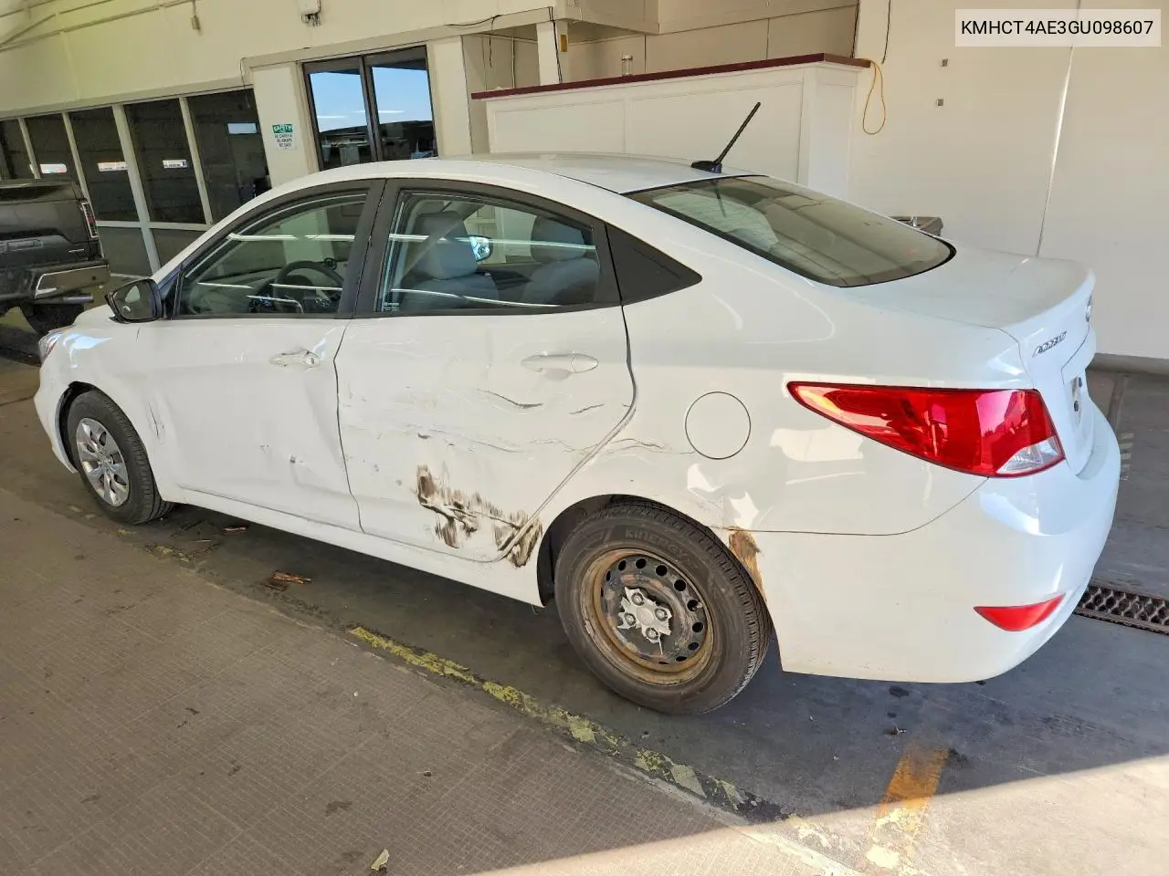 2016 HYUNDAI ACCENT VIN KMHCT4AE3GU098607 — фото 2