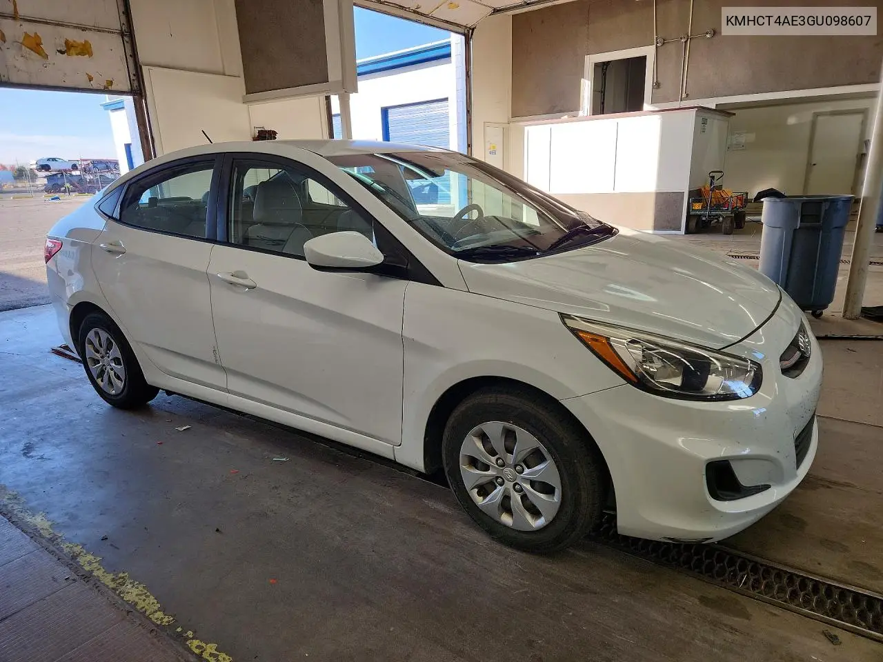 2016 HYUNDAI ACCENT VIN KMHCT4AE3GU098607 — фото 4