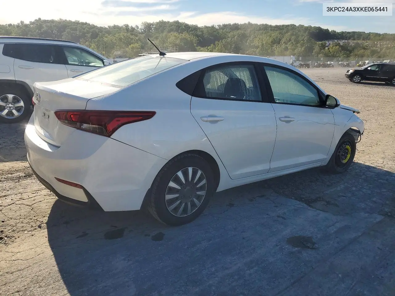 2019 HYUNDAI ACCENT VIN 3KPC24A3XKE065441 — фото 3