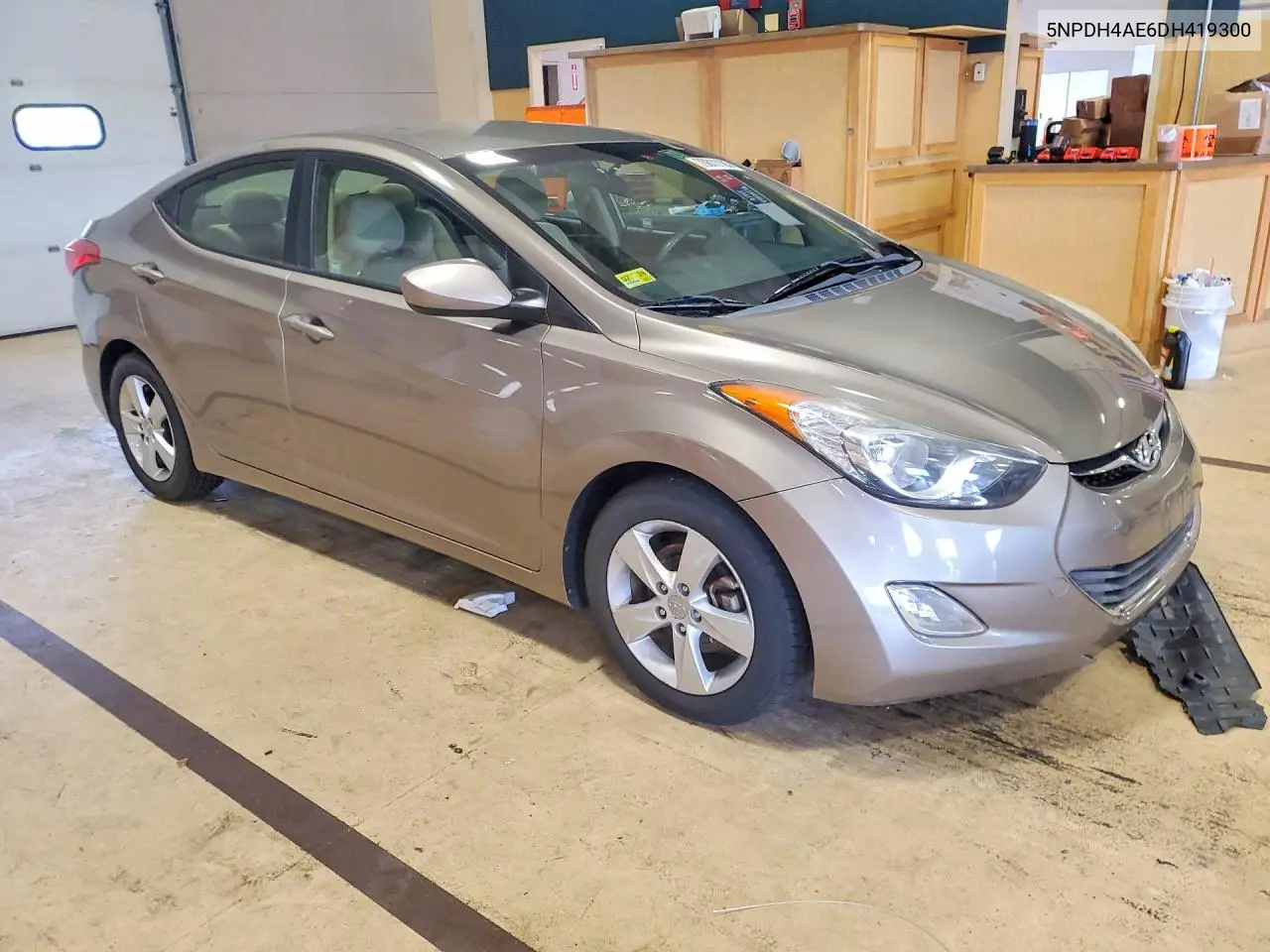 2013 HYUNDAI ELANTRA VIN 5NPDH4AE6DH419300 — фото 4